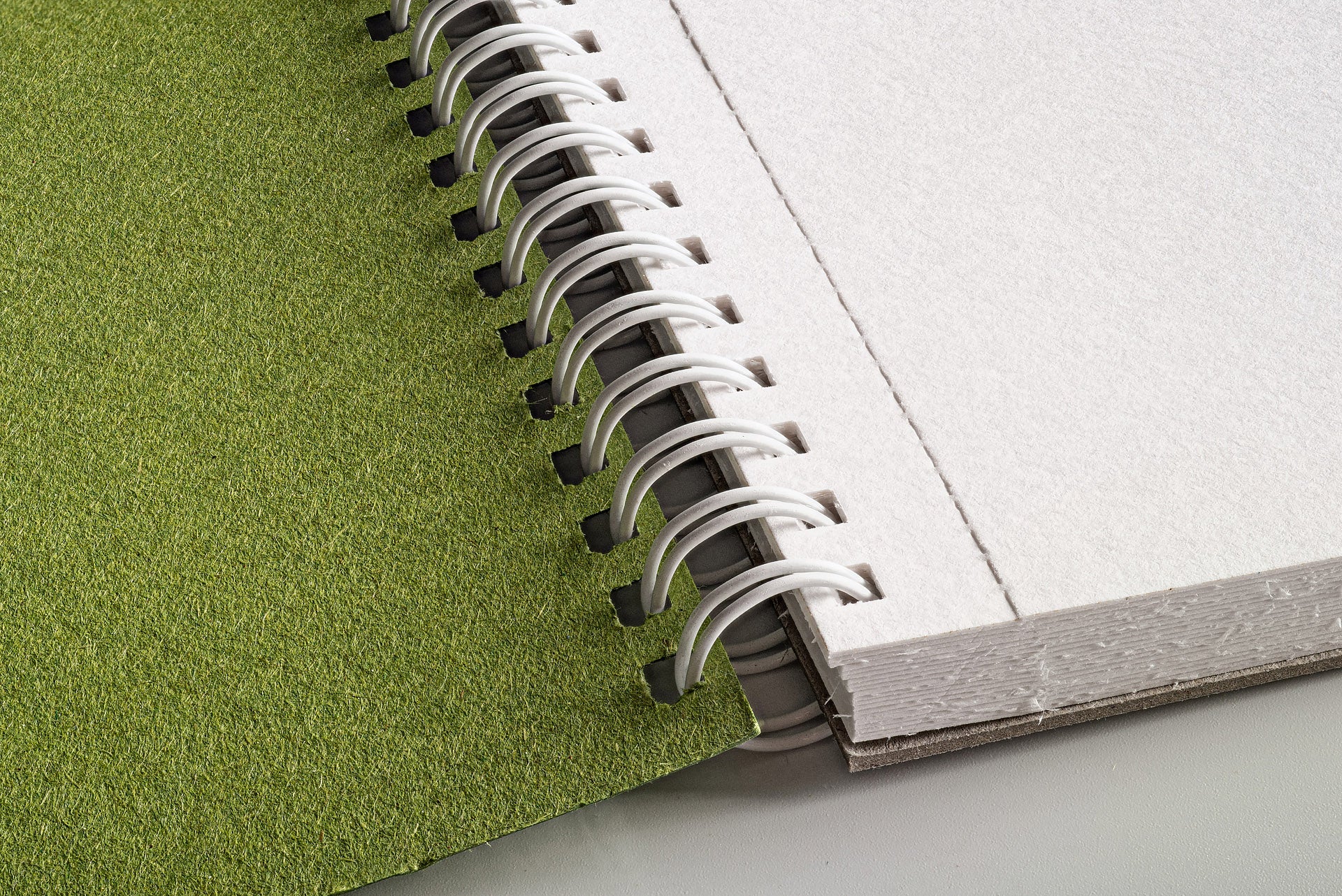 Piešimo bloknotas akrilui ir aliejiniams dažams Authentic SMLT Art. A4, 290 gsm, 20 lapų, kieta nugarėle.