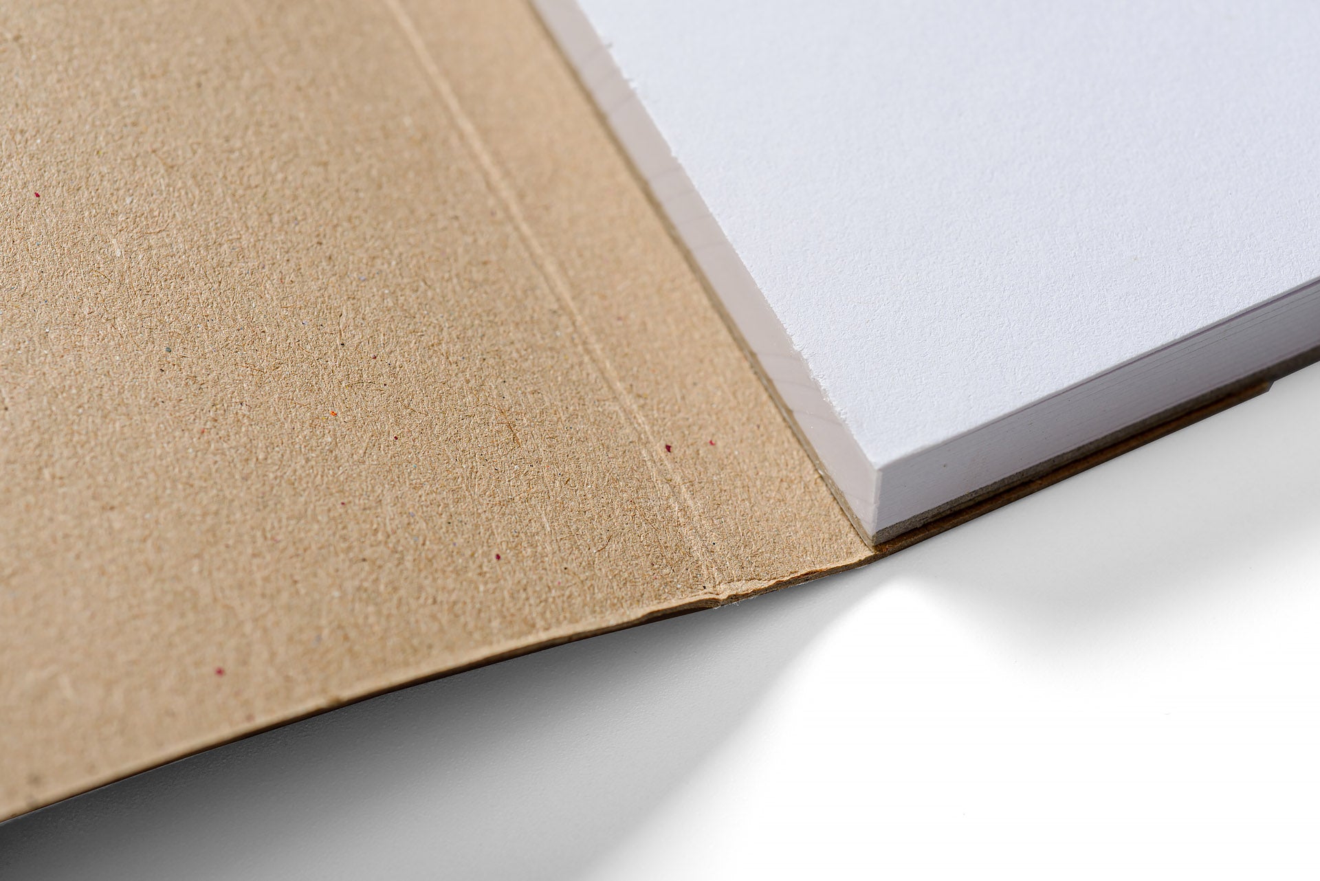 Tapybos bloknotas SMLT ART "START" A5 baltas, 20 lapų (300 gsm) su užlenkiamu viršeliu ir kieta nugarėle